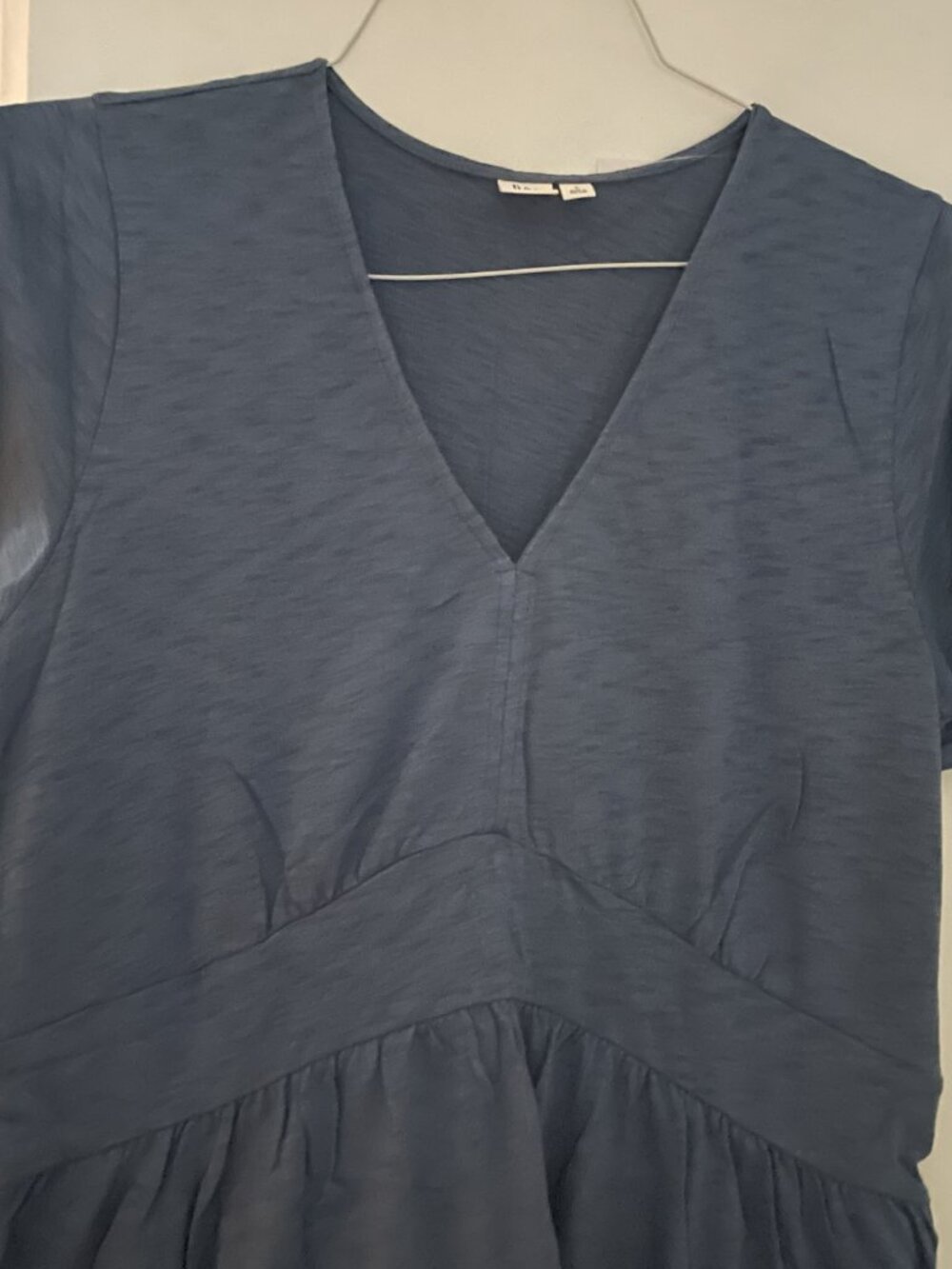 GAP Flutter Sleeve V-Neck Midi Dress - Picture 2 of 4